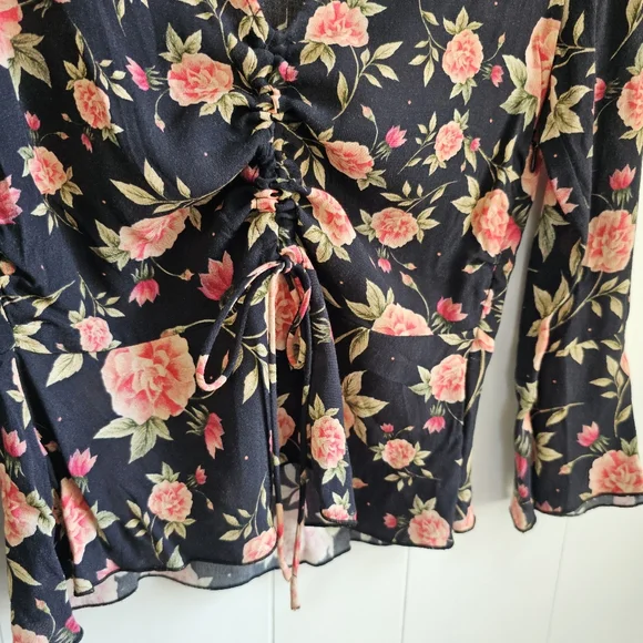 ZARA Floral Sinch Front Top - Picture 4 of 10